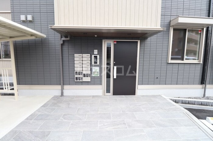 2/4 エントランス