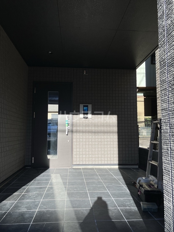 21/30 エントランス