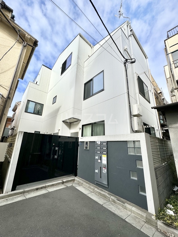 22/26 エントランス