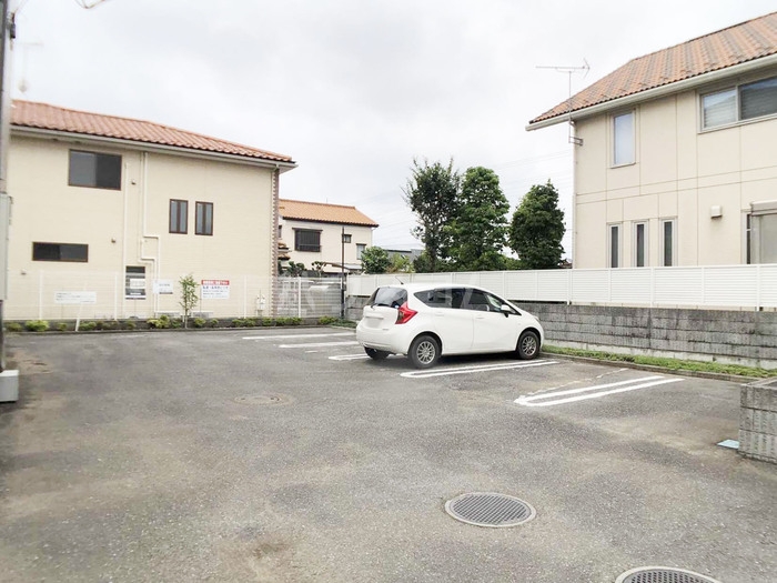 23/30 駐車場