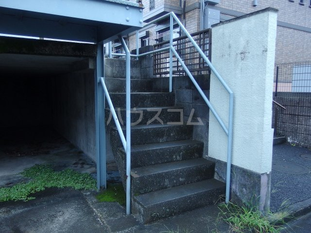 21/30 エントランス