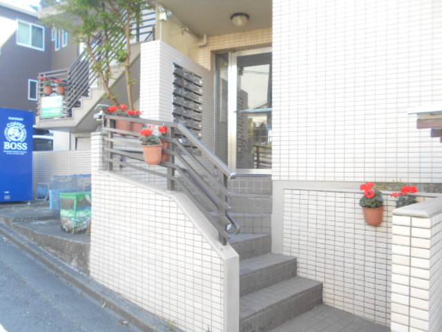 21/30 エントランス