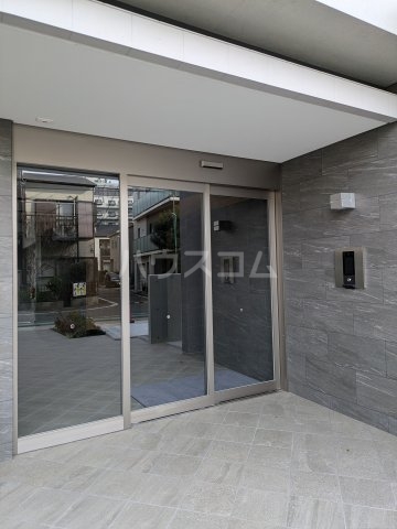 24/30 エントランス