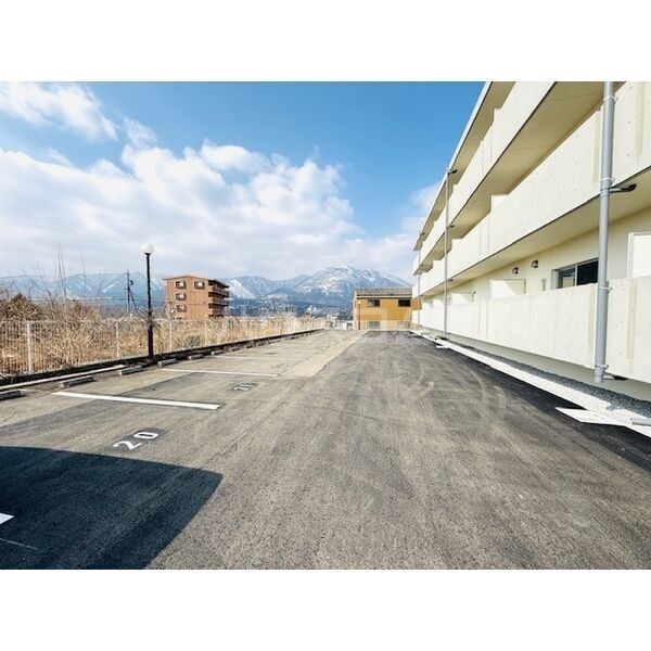 20/20 駐車場