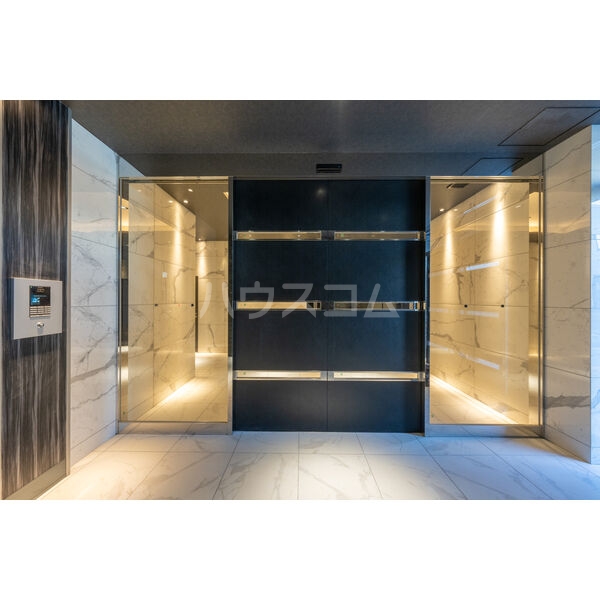 16/21 エントランス