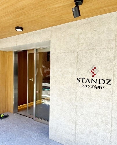 13/18 エントランス