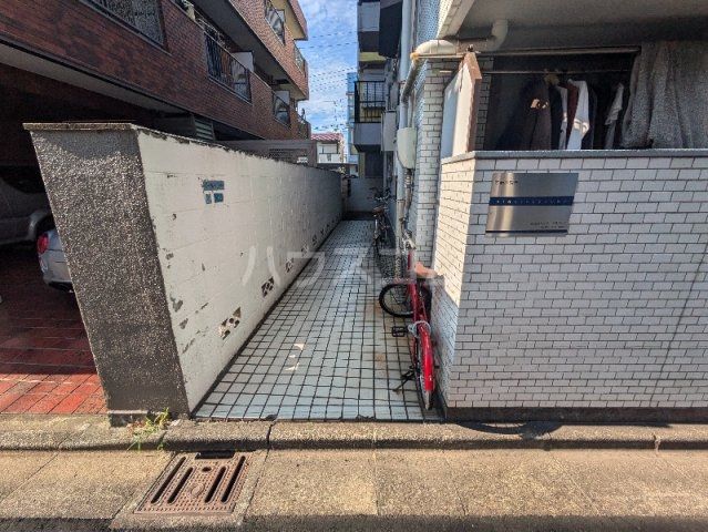 18/25 エントランス