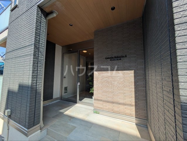 28/30 エントランス