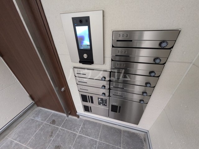 23/30 エントランス