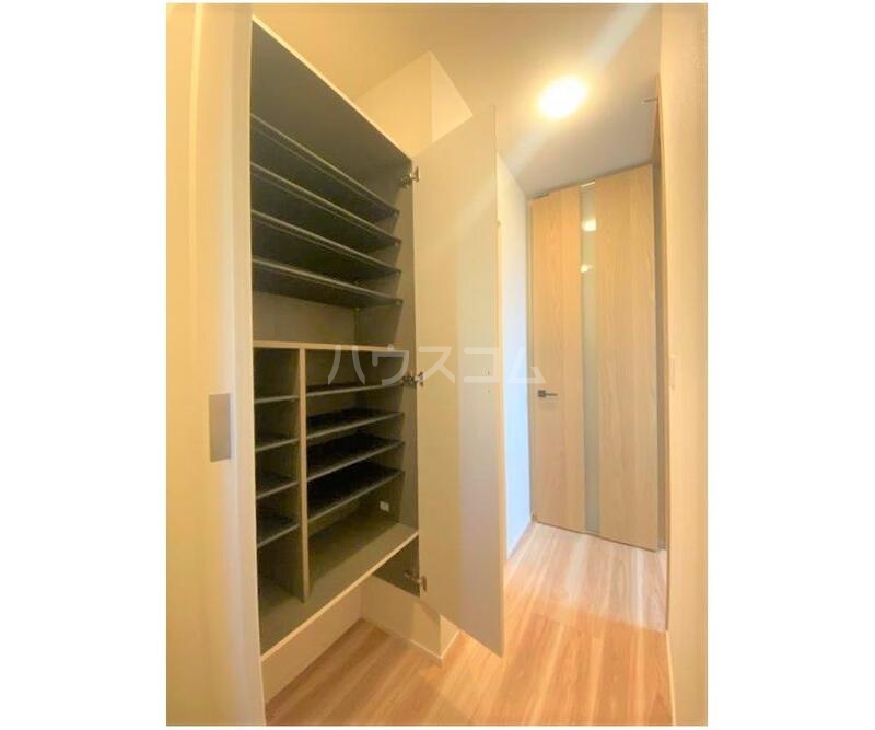 23/30 エントランス