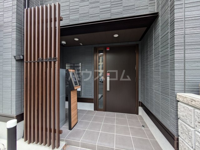 28/30 エントランス