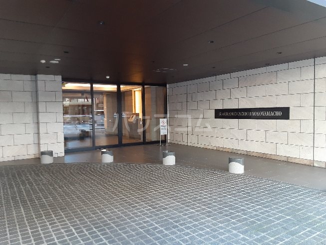 21/30 エントランス