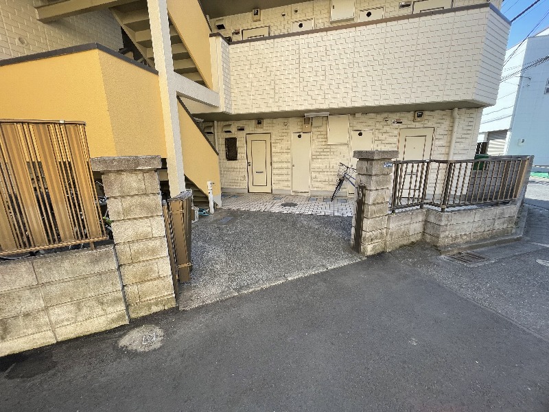 21/23 エントランス