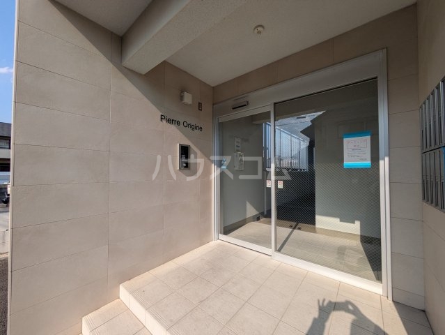 16/19 エントランス