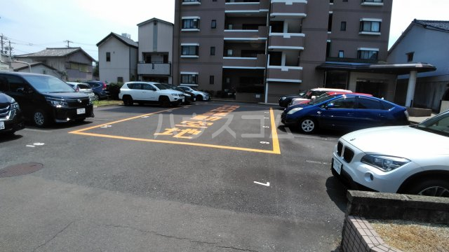 27/28 駐車場