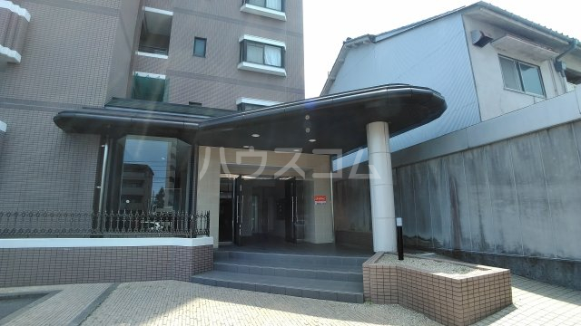 26/28 エントランス