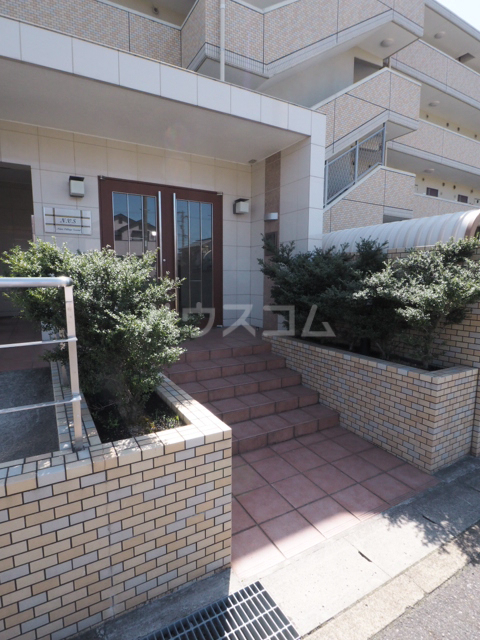 26/30 エントランス