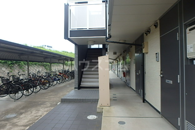 28/30 エントランス