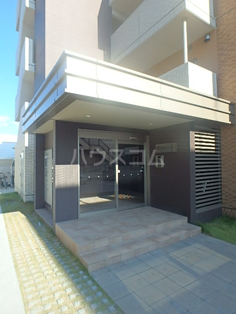 26/30 エントランス