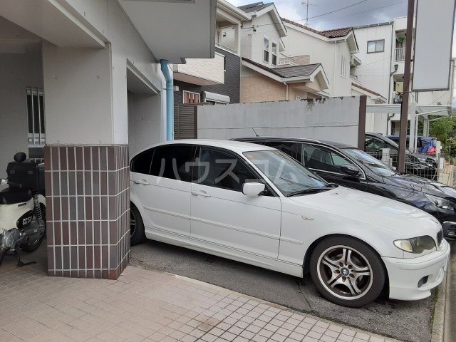 23/30 駐車場