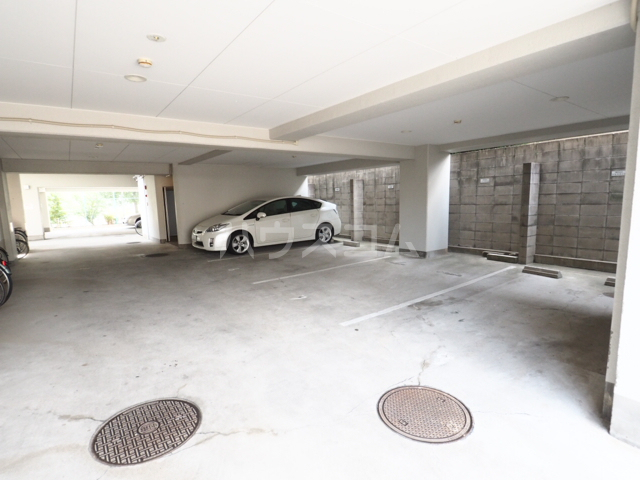 28/30 駐車場