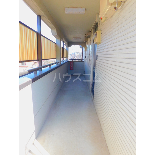 23/30 エントランス