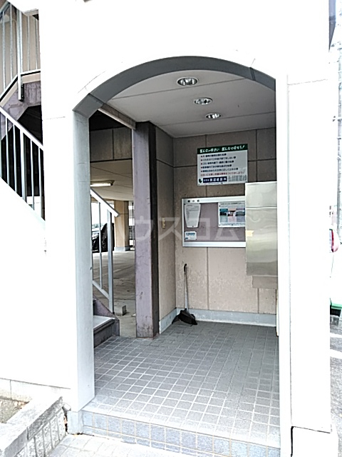 23/30 エントランス