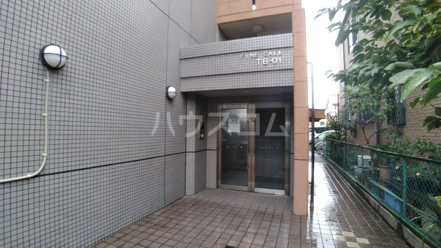 26/30 エントランス