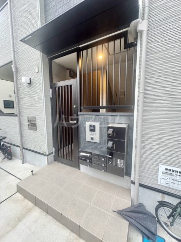 16/25 エントランス