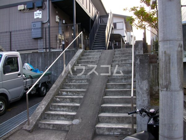 23/30 エントランス