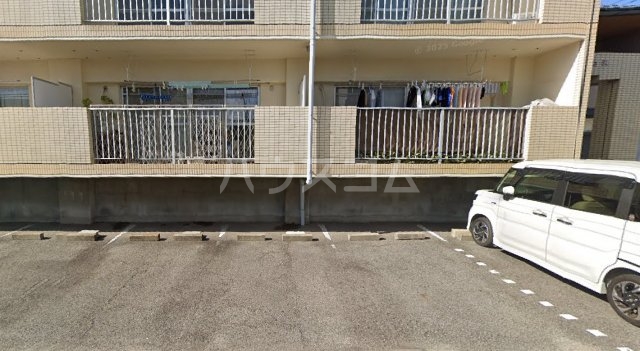 16/17 駐車場