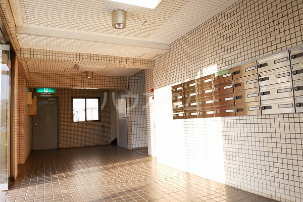 19/30 エントランス