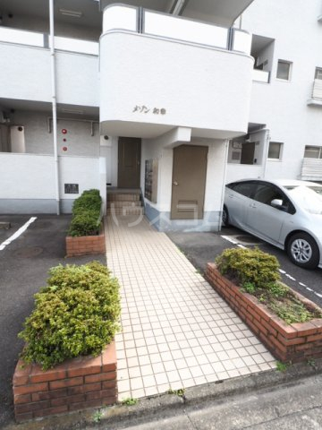 24/30 エントランス