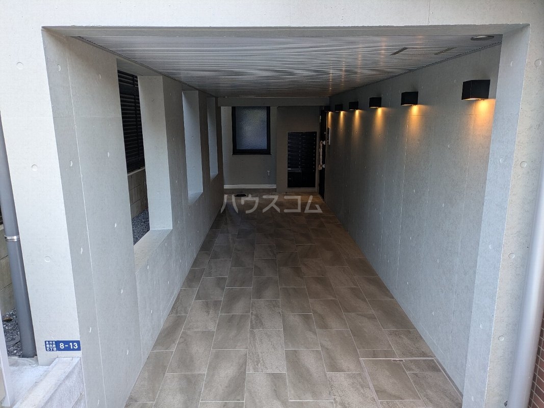 23/24 エントランス