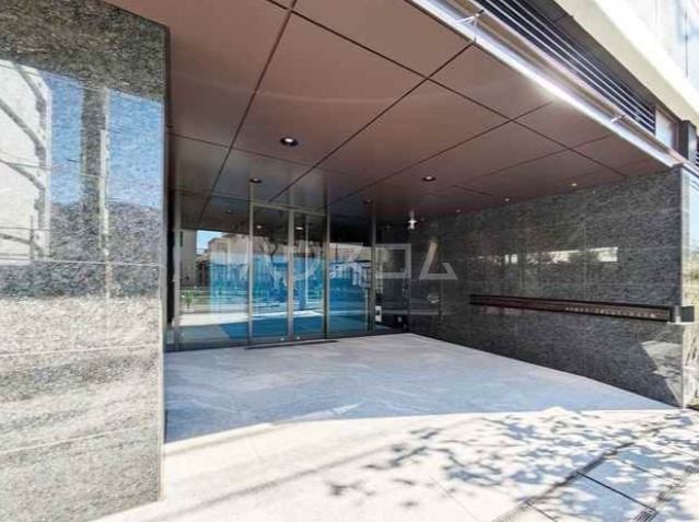 14/20 エントランス