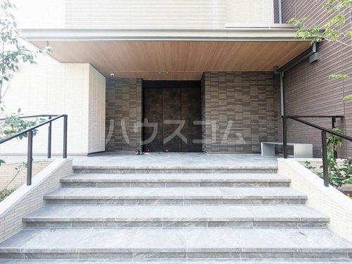 15/21 エントランス