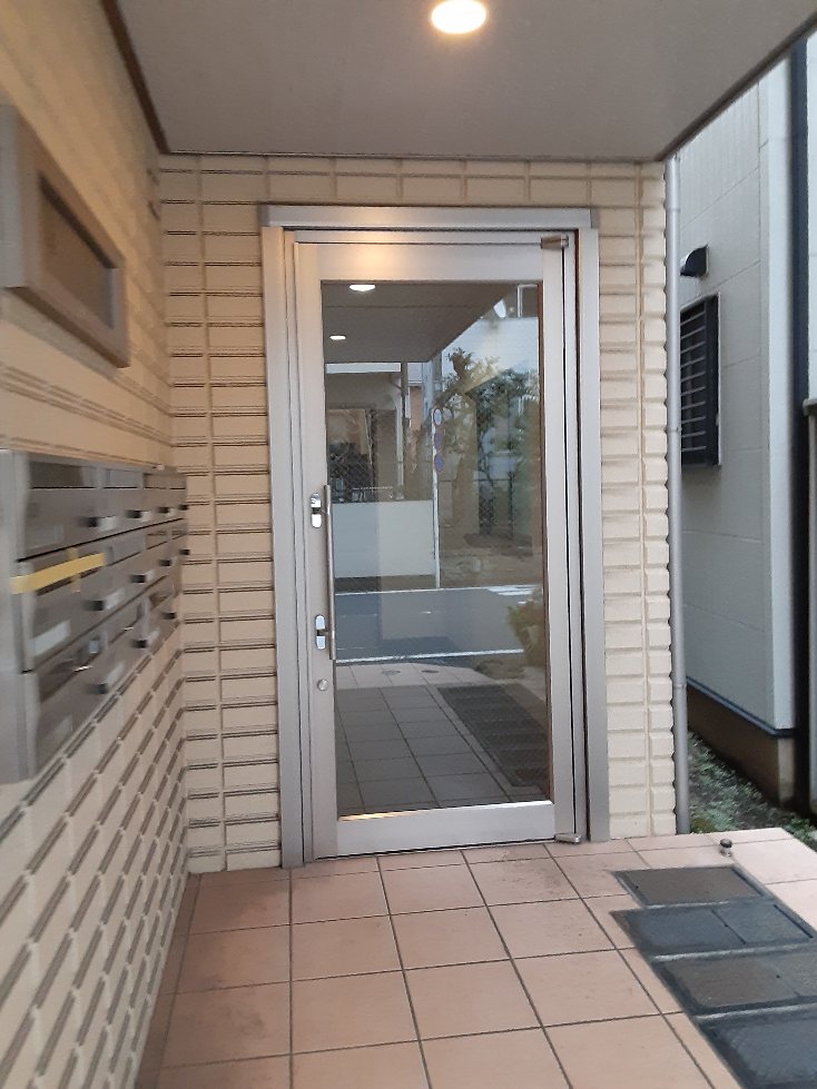 27/30 エントランス