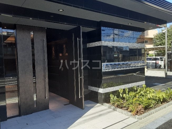 21/30 エントランス