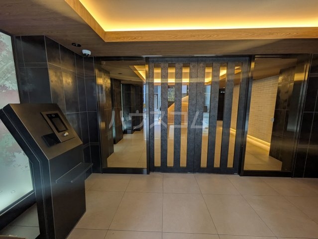 22/30 エントランス