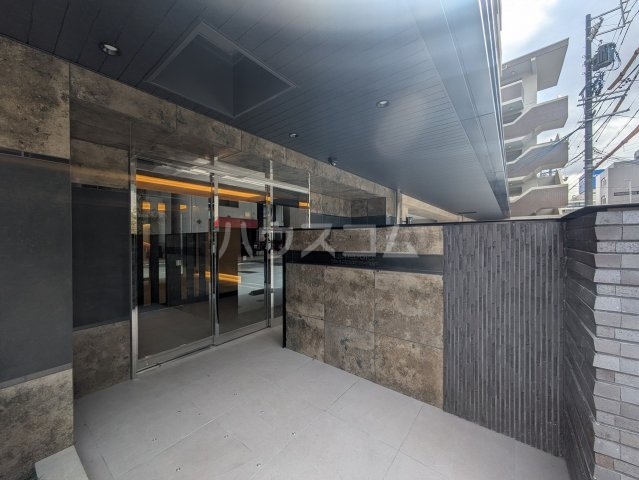 23/30 エントランス