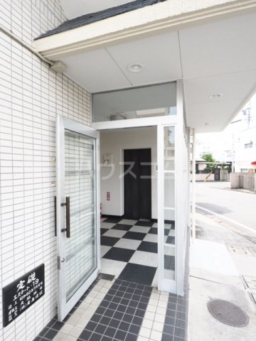 28/30 エントランス