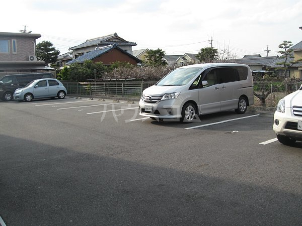 25/26 駐車場