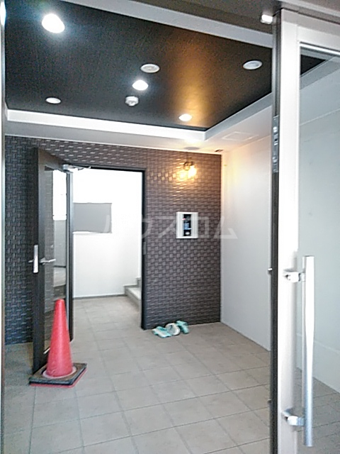 28/30 エントランス