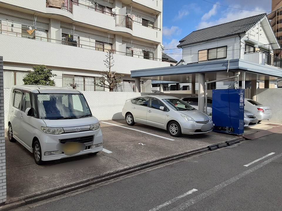 27/30 駐車場
