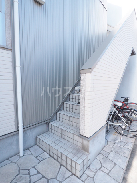 24/30 エントランス