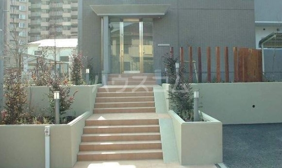 16/25 エントランス