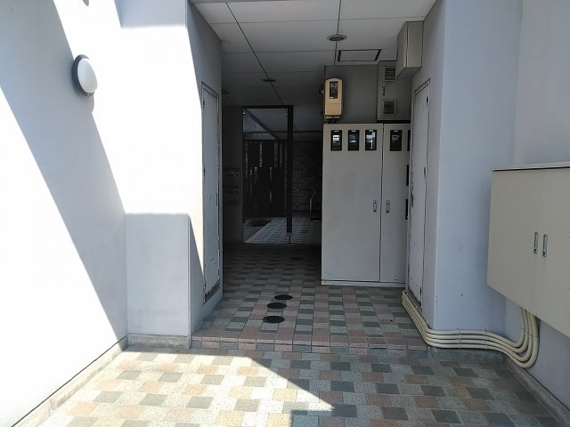 16/20 エントランス