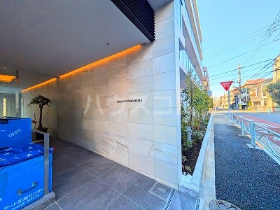 21/30 エントランス