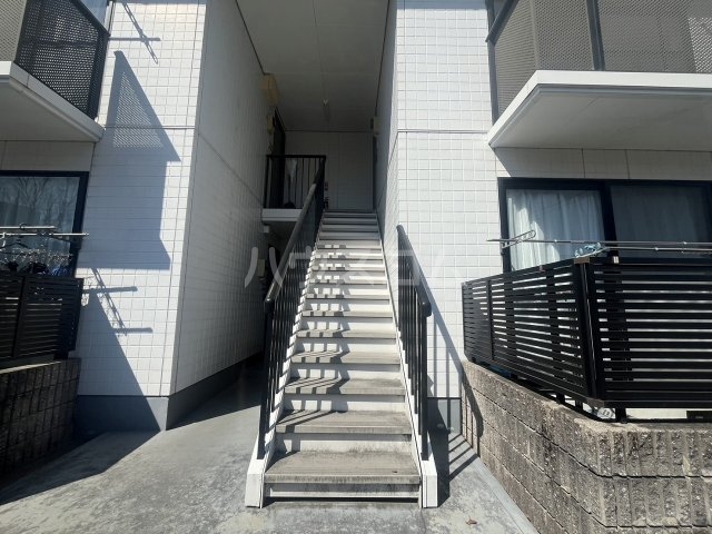 26/28 エントランス