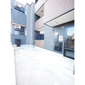 16/20 エントランス